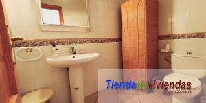 ASEO Chalet de 3 dormitorios, con 1 baño y 1 aseo a 450m de la playa en el km 4 de la ctra. de las Marinas en Dénia. 
