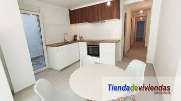 COCINA Piso en la calle mayor de Vergel completamente reformado. Consta de amplio salón comedor soleado con cocina americana, lavadero, balcón,  3 dormitorios dobles y 2 baños.Gran solarium y trastero. Finca con 3 inmuebles (uno por planta). 