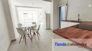 COCINA Piso en la calle mayor de Vergel completamente reformado. Consta de amplio salón comedor soleado con cocina americana, lavadero, balcón,  3 dormitorios dobles y 2 baños.Gran solarium y trastero. Finca con 3 inmuebles (uno por planta). 