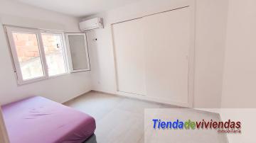 DORMITORIO Piso en la calle mayor de Vergel completamente reformado. Consta de amplio salón comedor soleado con cocina americana, lavadero, balcón,  3 dormitorios dobles y 2 baños.Gran solarium y trastero. Finca con 3 inmuebles (uno por planta). 