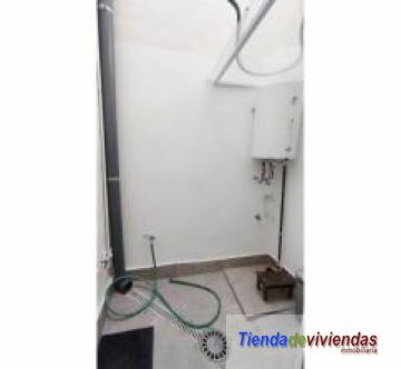 LAVADERO Piso en la calle mayor de Vergel completamente reformado. Consta de amplio salón comedor soleado con cocina americana, lavadero, balcón,  3 dormitorios dobles y 2 baños.Gran solarium y trastero. Finca con 3 inmuebles (uno por planta). 