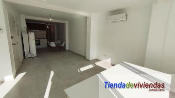 SALON Piso en la calle mayor de Vergel completamente reformado. Consta de amplio salón comedor soleado con cocina americana, lavadero, balcón,  3 dormitorios dobles y 2 baños.Gran solarium y trastero. Finca con 3 inmuebles (uno por planta). 
